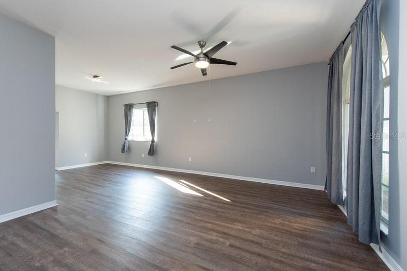 Picture of 18141 Sandy Pointe Drive, Tampa FL 33647