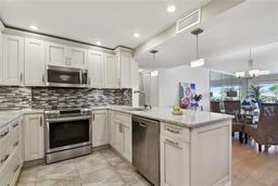 Picture of 1120 N Shore Drive Ne Unit 703, St Petersburg, FL 33701