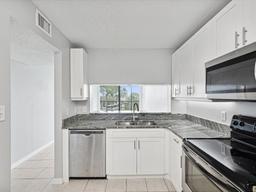 Picture of 2424 W Tampa Bay Boulevard Unit L-302, Tampa, FL 33607