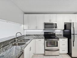 Picture of 2424 W Tampa Bay Boulevard Unit L-302, Tampa, FL 33607