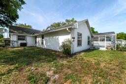 Picture of 2717 Bayview Drive, Eustis, FL 32726
