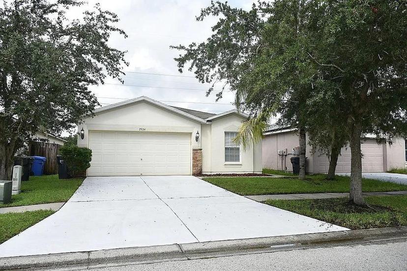 Picture of 7934 Carriage Pointe Drive, Gibsonton FL 33534