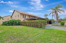Picture of 340 Three Lakes Lane Unit O, Venice, FL 34285
