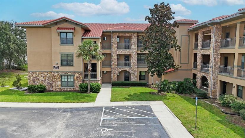 Picture of 909 Charo Parkway Unit 1021, Davenport FL 33897