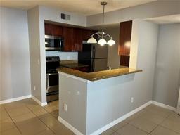 Picture of 5132 Conroy Road Unit 17, Orlando, FL 32811