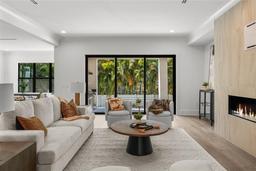 Picture of 5024 W Dickens Avenue, Tampa, FL 33629
