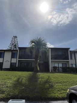 Picture of 2688 Pine Ridge Way N Unit D1, Palm Harbor, FL 34684