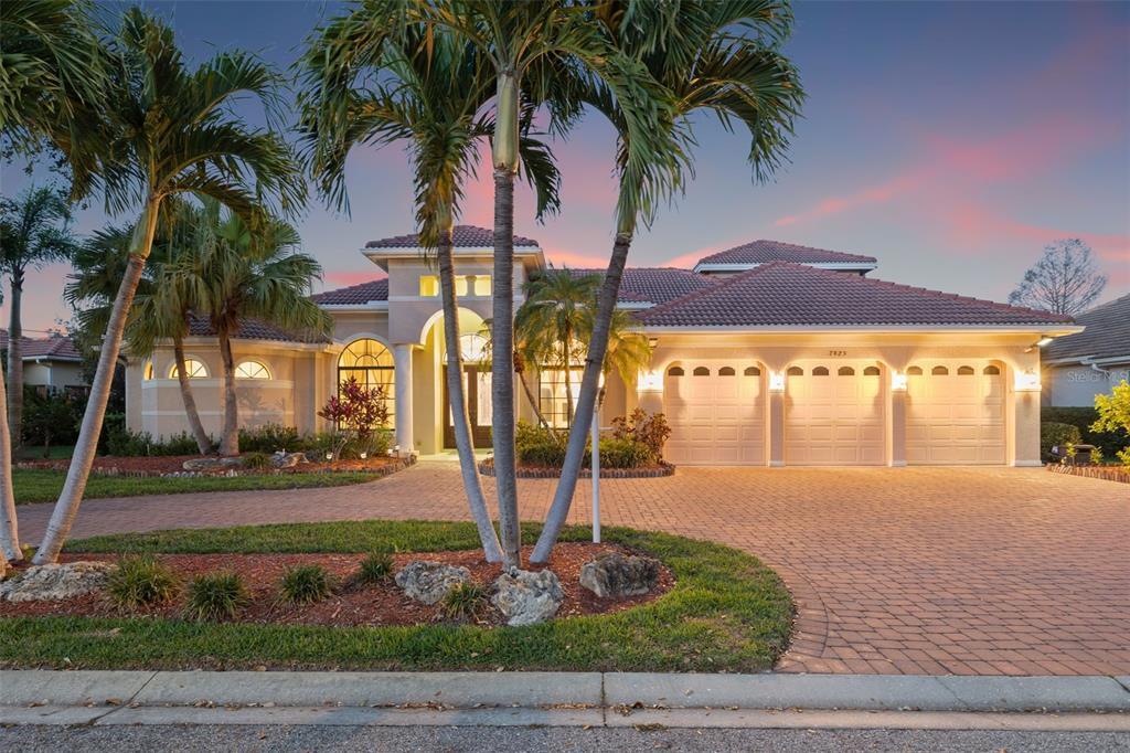 Picture of 7925 Royal Queensland Way, Lakewood Ranch, FL 34202
