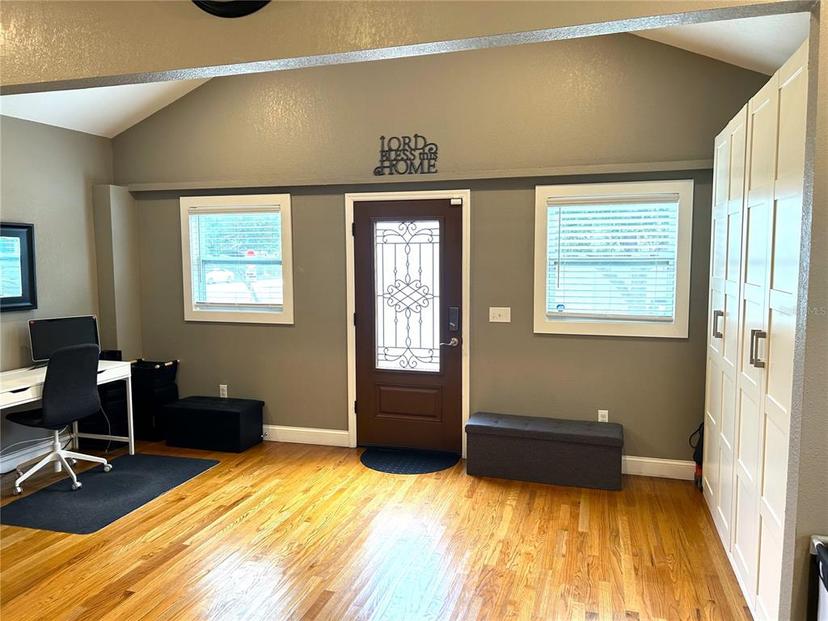 Picture of 460 22Nd Street N, St Petersburg FL 33713