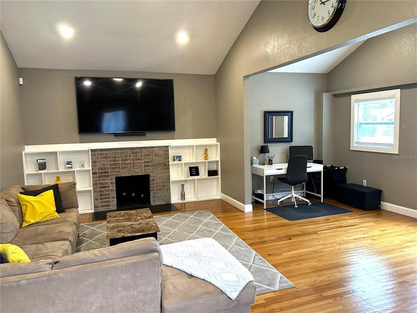 Picture of 460 22Nd Street N, St Petersburg FL 33713