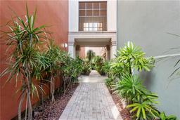 Picture of 2411 W Horatio Street Unit 522, Tampa, FL 33609