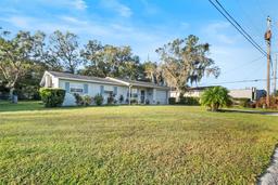 Picture of 2221 W Pilaklakaha Avenue, Auburndale, FL 33823