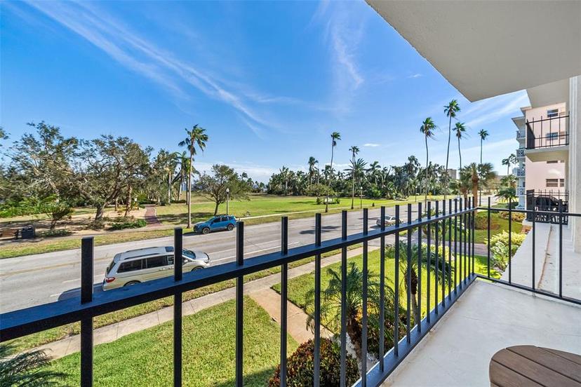 Picture of 1120 N Shore Drive Ne Unit 201, St Petersburg FL 33701