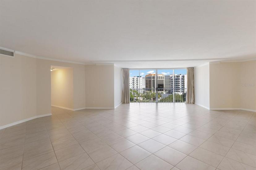 Picture of 435 S Gulfstream Avenue Unit 1005, Sarasota FL 34236