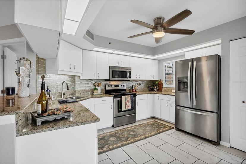 Picture of 804 Montrose Drive Unit 103, Venice FL 34293