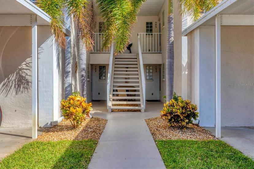 Picture of 804 Montrose Drive Unit 103, Venice FL 34293