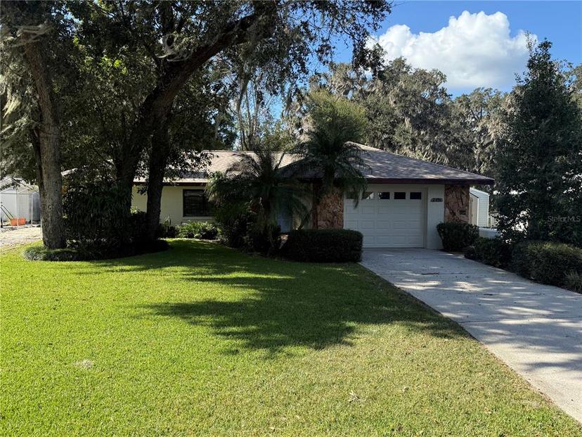 Picture of 2494 County Road 447, Lake Panasoffkee FL 33538