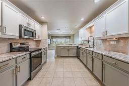 Picture of 10520 Collar Drive, San Antonio, FL 33576