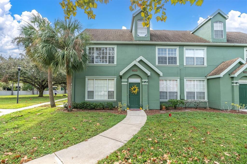 Picture of 10404 White Lake Court Unit 10404, Tampa, FL 33626