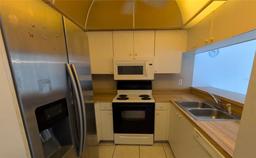 Picture of 642 Bird Bay Drive E Unit 205, Venice, FL 34285