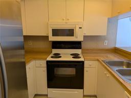 Picture of 642 Bird Bay Drive E Unit 205, Venice, FL 34285