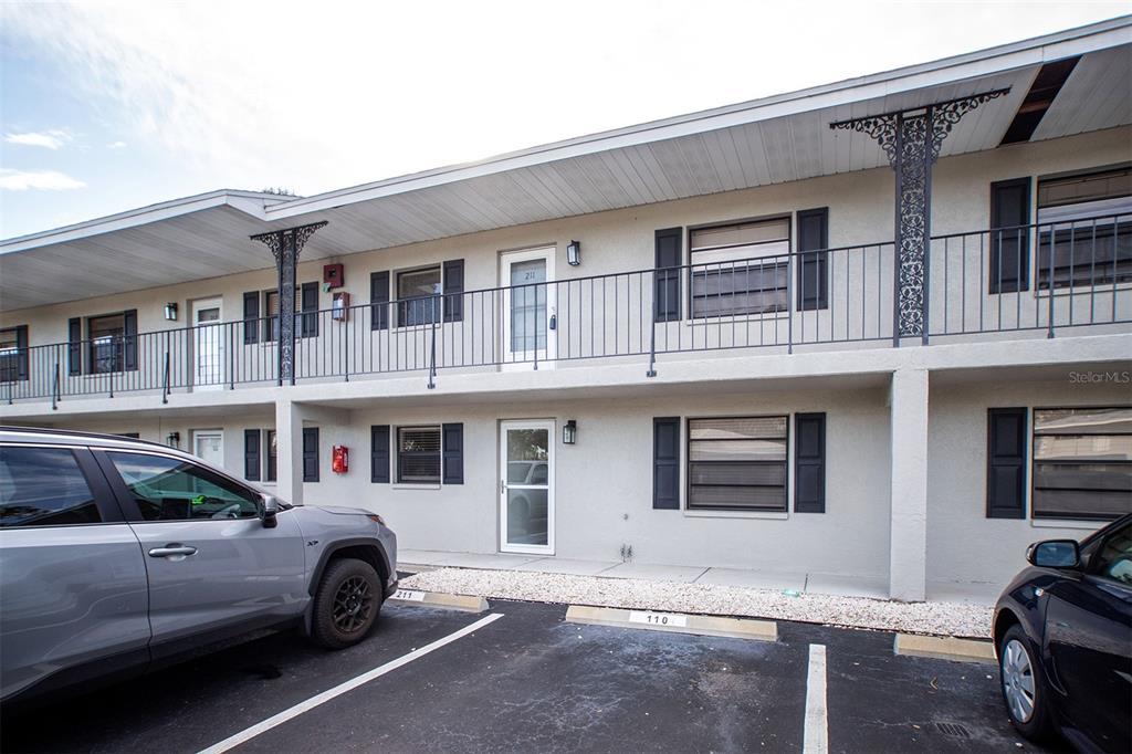 Picture of 101 Lake Avenue Ne Unit 211, Largo, FL 33771