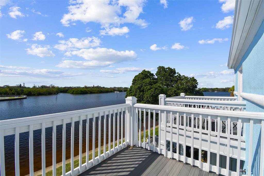 Picture of 3825 Pompano Drive Se, St Petersburg, FL 33705