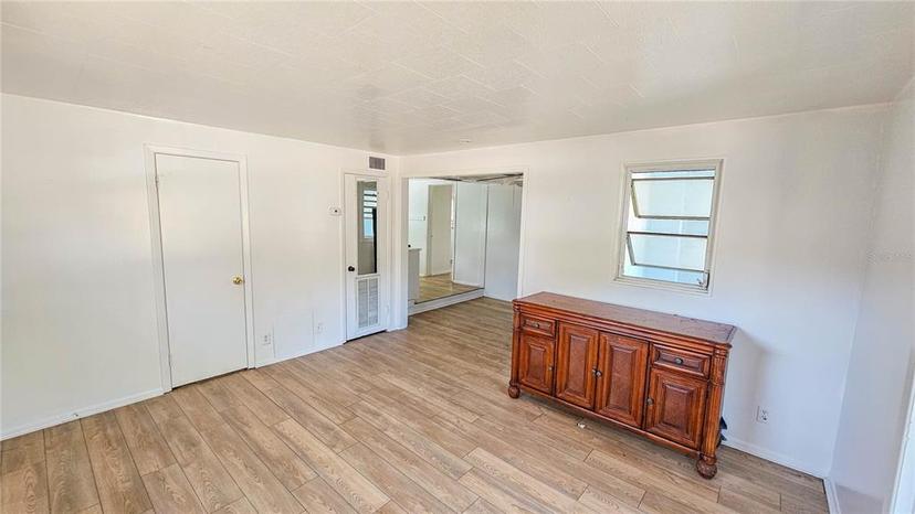Picture of 527 4Th Avenue Nw, Largo FL 33770