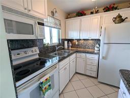 Picture of 1833 Sunny Drive Unit E-33, Bradenton, FL 34207