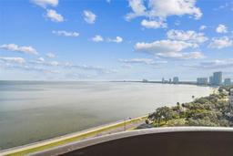 Picture of 2413 Bayshore Boulevard Unit 1404, Tampa, FL 33629