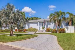 Picture of 827 Placido Way Ne, St Petersburg, FL 33704
