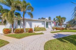 Picture of 827 Placido Way Ne, St Petersburg, FL 33704