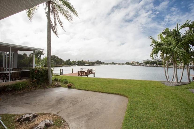 Picture of 905 Oakwood Drive, Largo FL 33770
