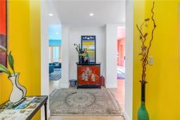 Picture of 838 Monterey Boulevard Ne, St Petersburg, FL 33704