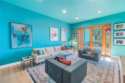 Picture of 838 Monterey Boulevard Ne, St Petersburg, FL 33704