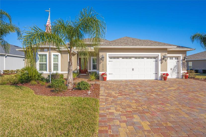 Picture of 10279 Julia Isles Avenue, Oxford FL 34484