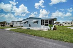 Picture of 529 Cervina Drive S, Venice, FL 34285