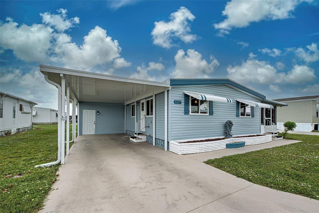 Picture of 529 Cervina Drive S, Venice, FL 34285
