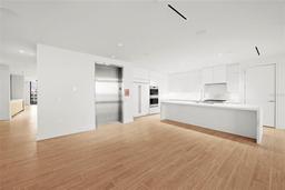 Picture of 1561 Gulf Of Mexico Drive Unit 403, Longboat Key, FL 34228