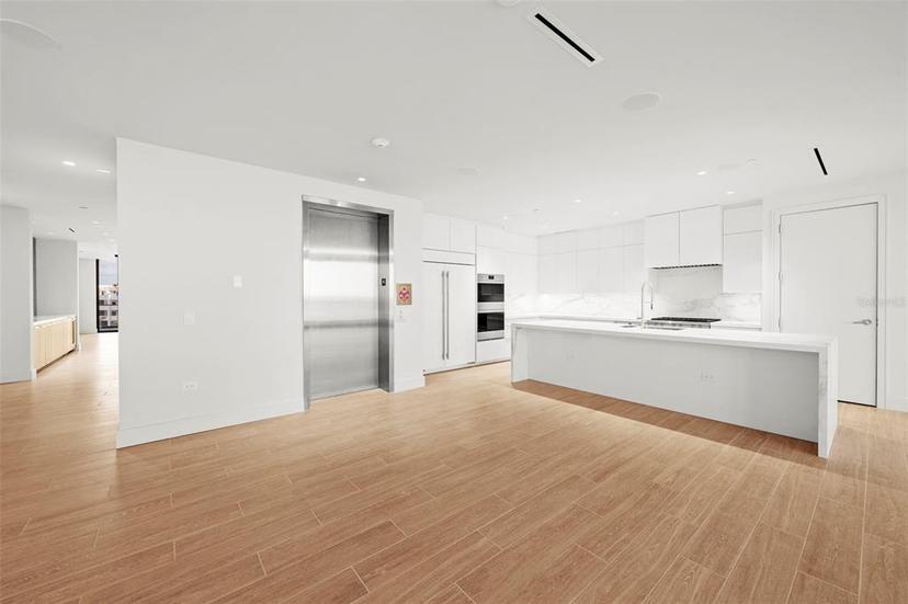 Picture of 1561 Gulf Of Mexico Drive Unit 403, Longboat Key FL 34228