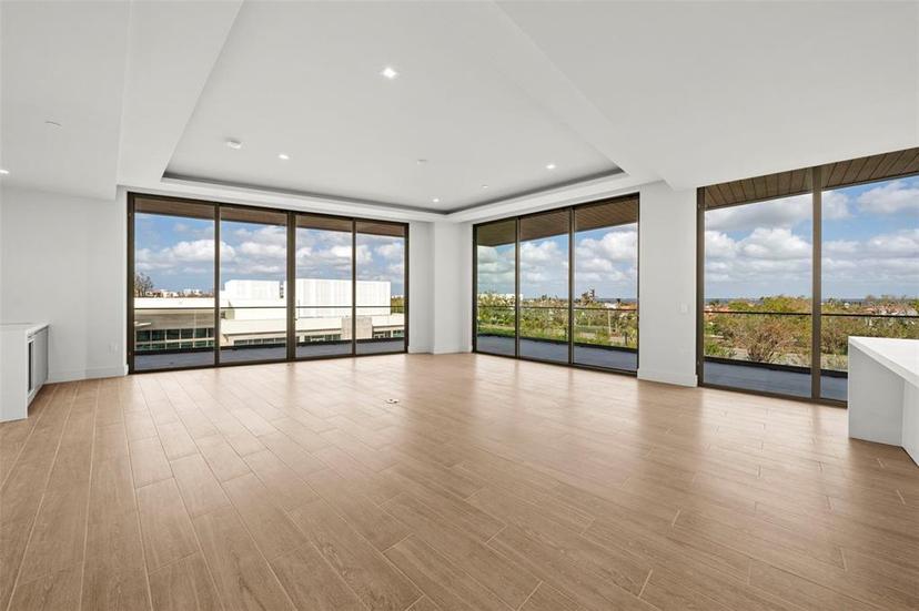 Picture of 1591 Gulf Of Mexico Drive Unit 413, Longboat Key FL 34228