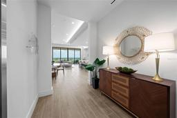 Picture of 1591 Gulf Of Mexico Drive Unit 515, Longboat Key, FL 34228