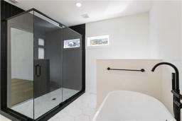 Picture of 1001 E New Orleans Avenue, Tampa, FL 33603