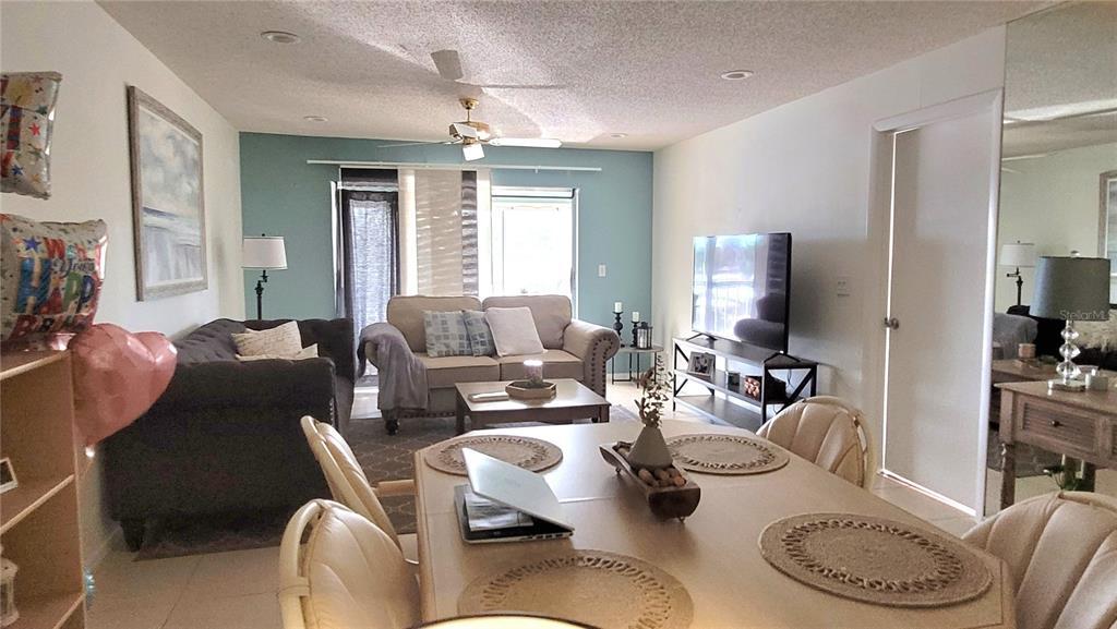 Picture of 1540 Glen Oaks Drive E Unit B336, Sarasota, FL 34232