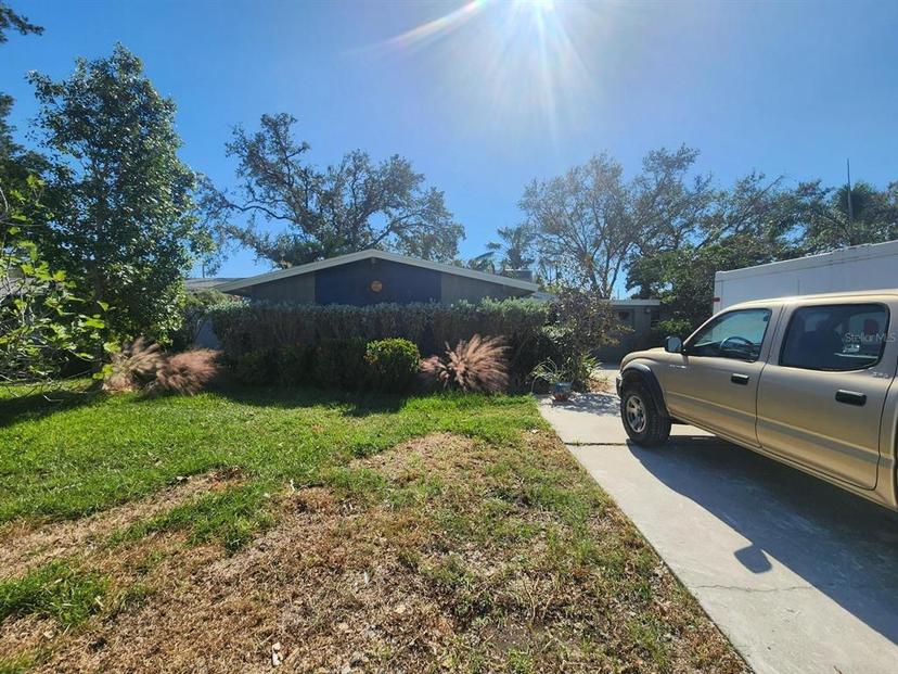 Picture of 228 87Th Avenue Ne, St Petersburg FL 33702