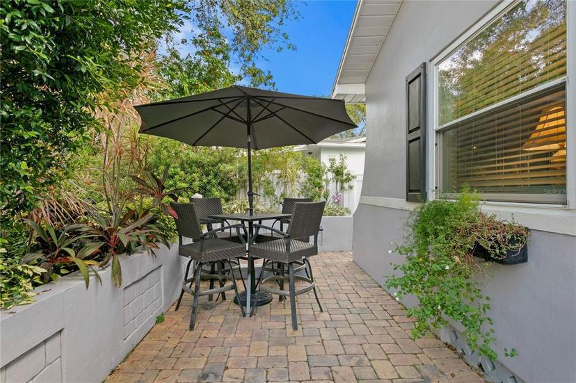 Picture of 860 25Th Avenue N, St Petersburg FL 33704