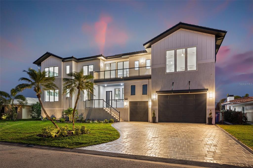 Picture of 1954 Iowa Avenue Ne, St Petersburg, FL 33703