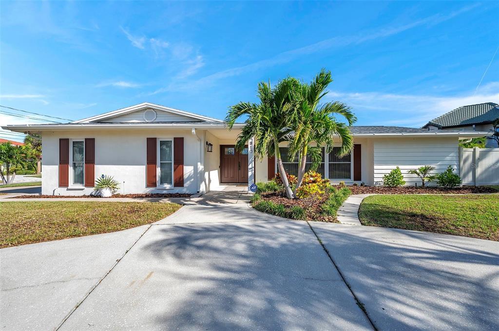 Picture of 910 Oakwood Drive, Largo, FL 33770