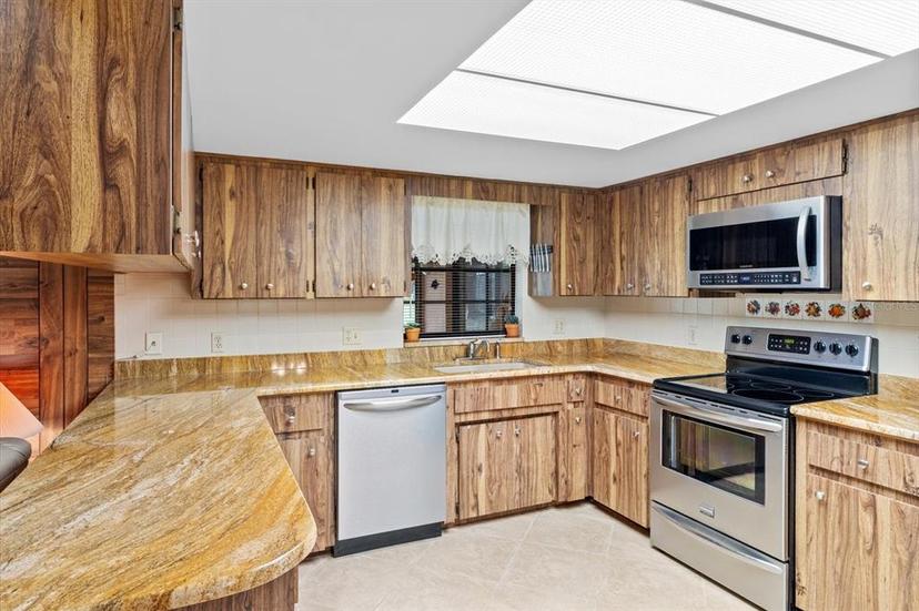 Picture of 12355 S Gladiolus Point, Floral City FL 34436
