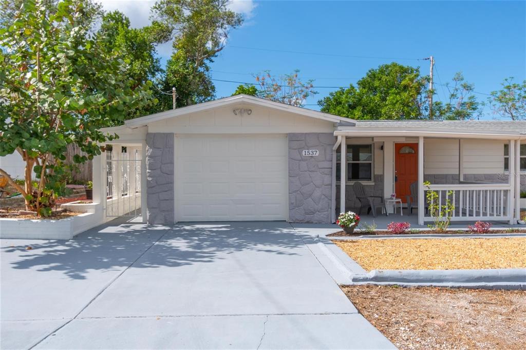 Picture of 1537 Excalibur Street, Holiday, FL 34690